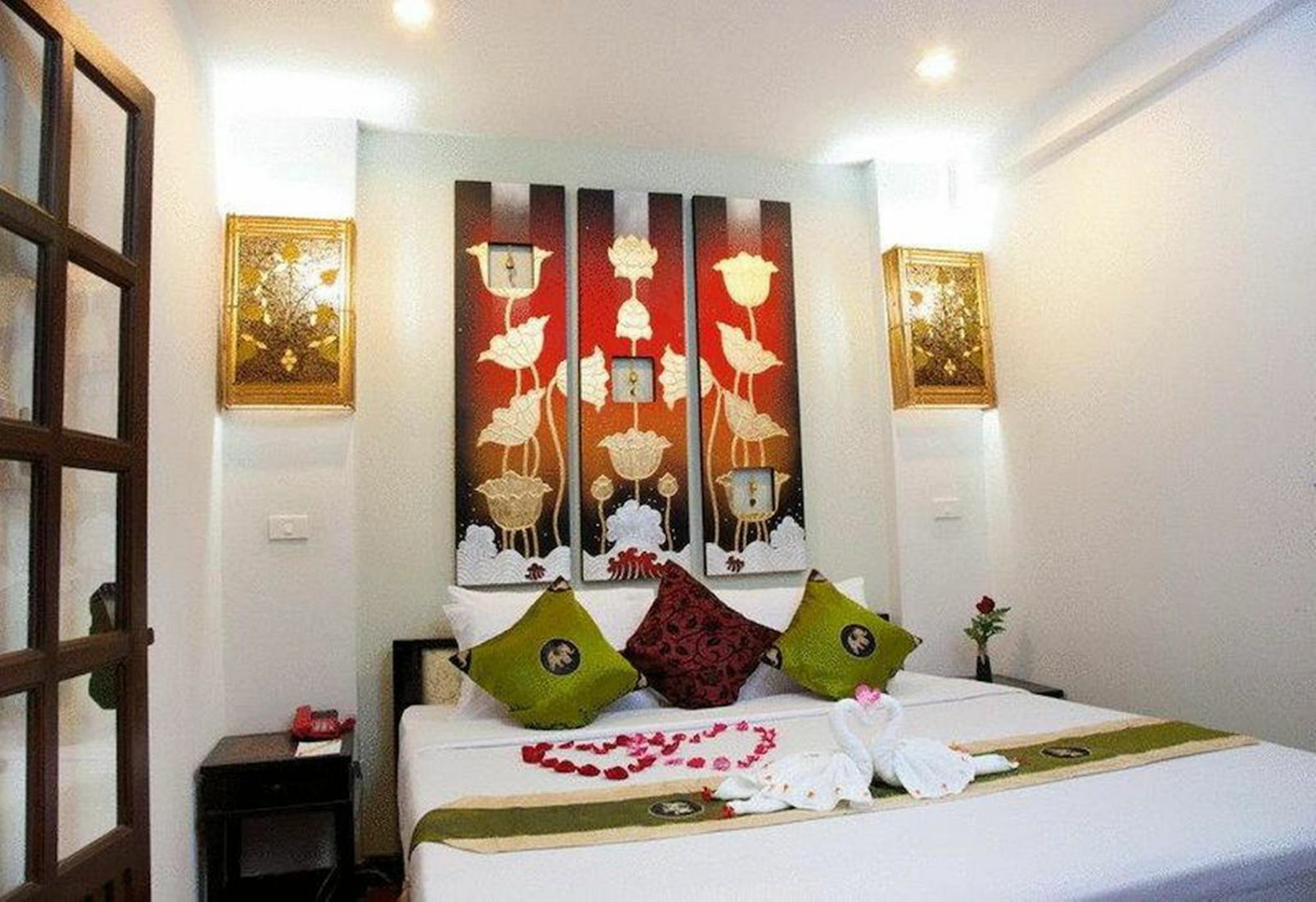 Hotel Spring@Tapae Chiang Mai Exterior foto